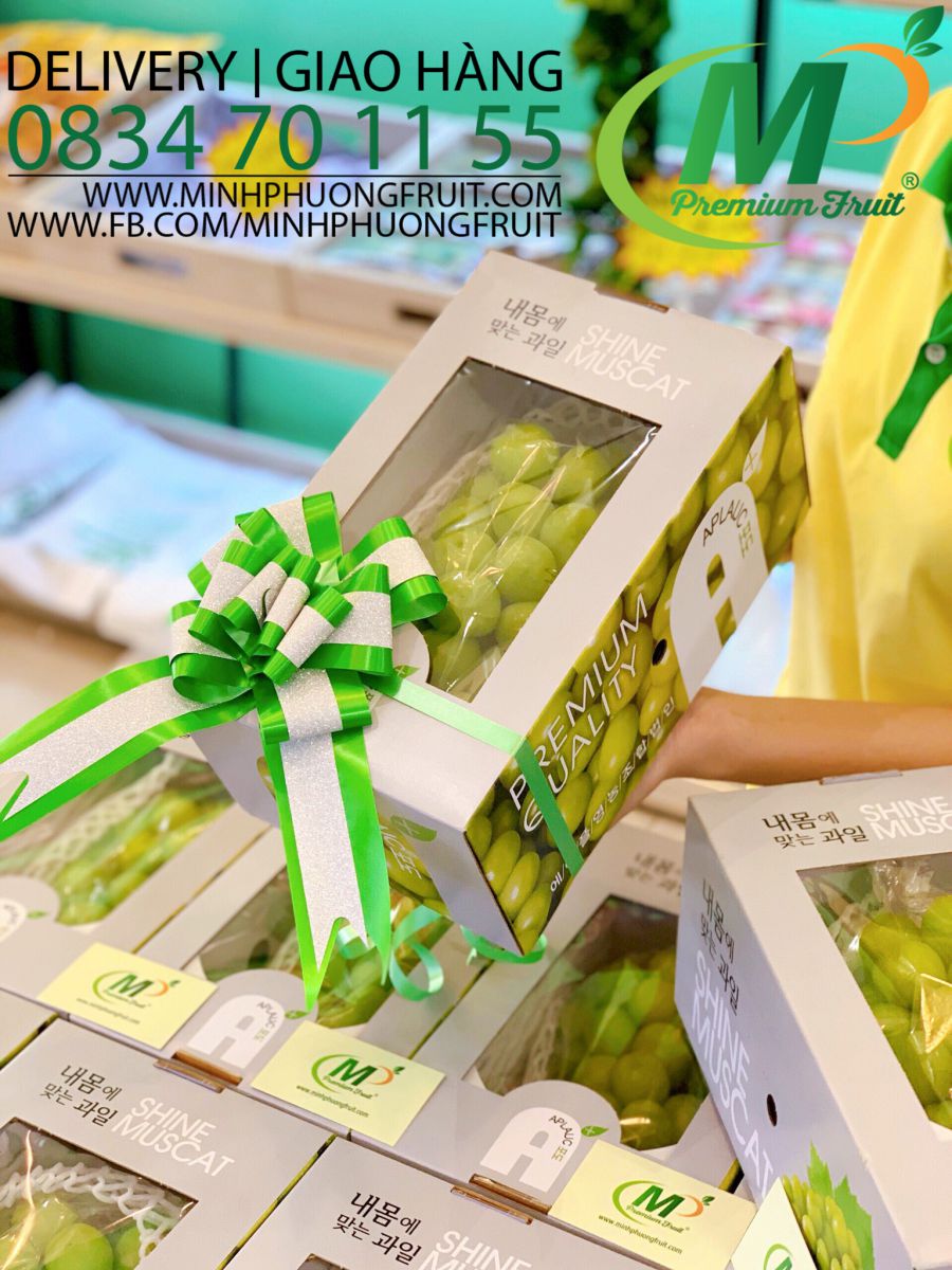 Nho Mẫu Đơn Shine Muscat Hàn Quốc - Hàng Premium 1 Hộp 1 chùm 1,2kg - MP Fruit