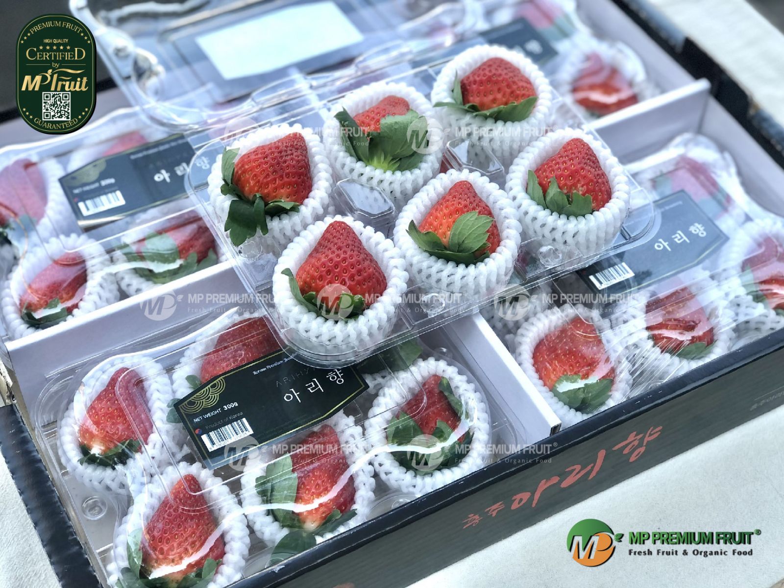 Dâu Tây Khổng Lồ Hàn Quốc Premium | Arihyang - Hộp 300g tại MP Fruit